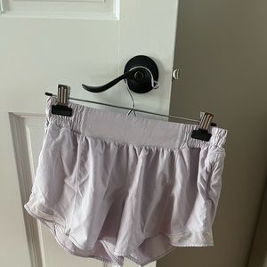 Lululemon hotty hot mid rise 4 inch shorts